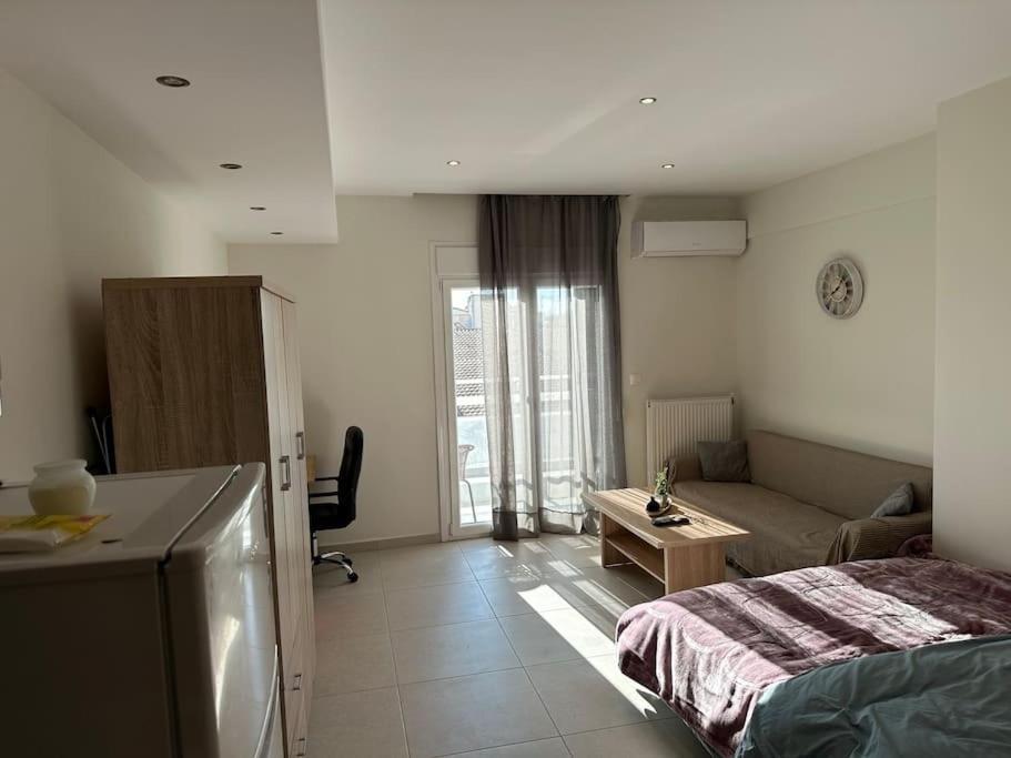 Fillio 's Apartment, * Ptolemaida